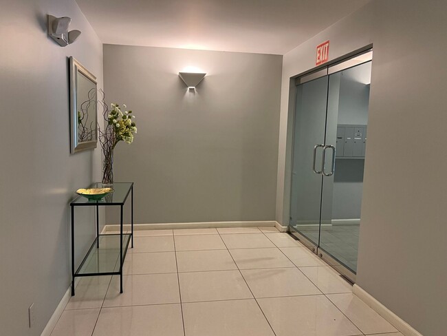 Spacious 3-Bedroom Condo in Prime Russian ... - Spacious 3-Bedroom Condo in Prime Russian ... Unidad 1
