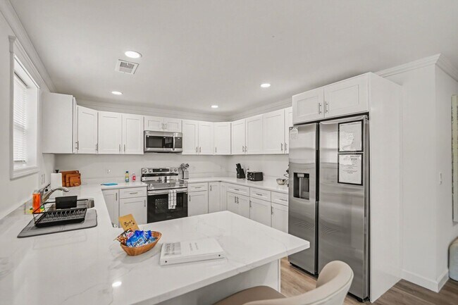 Photo - Relaxing 4BR Home in Peaceful Neighborhood