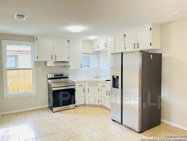 Photo - "Charming 3-Bedroom Duplex in San Antonio's Heart – Perfect Blend of Comfort and Convenience!" Unit 1