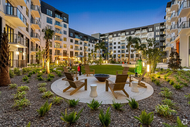 Building Photo - The CenterPointe Rental
