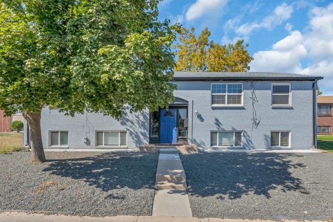 Building Photo - 2BD Garden-Level Unit #C
