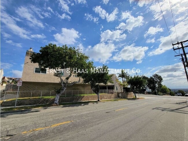 Photo - 2755 E Hill St