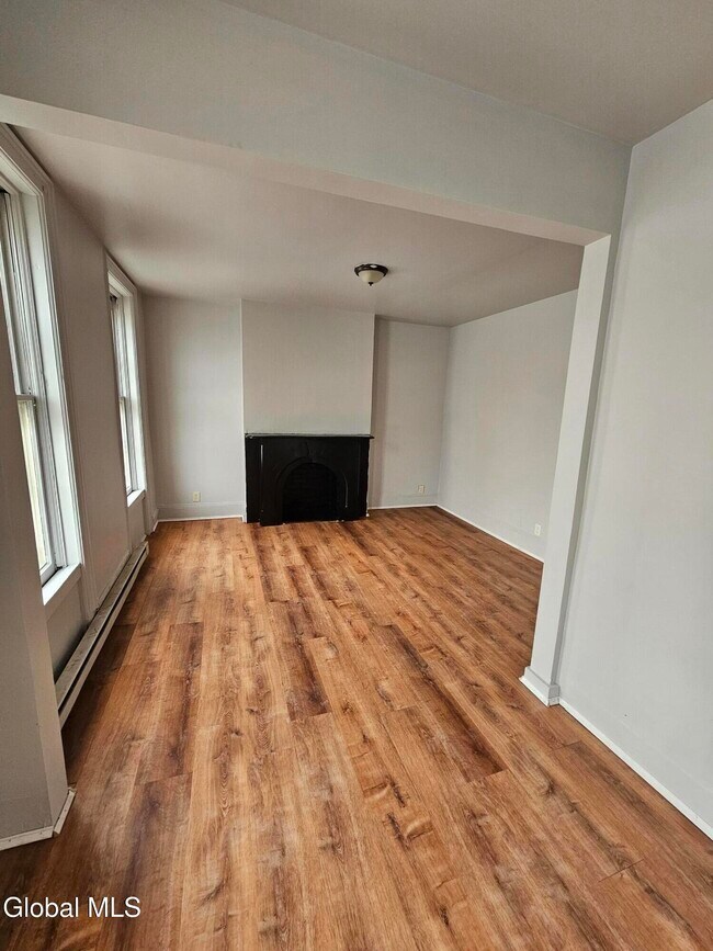 Photo - 119 Grand St