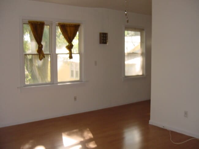 Livingroom - 214 19th St N Unit 1