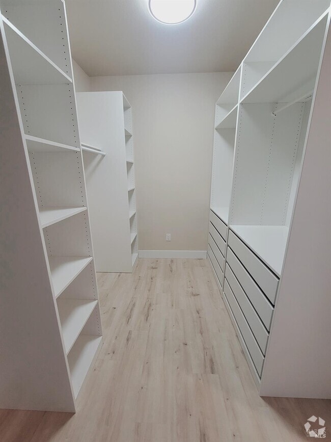 Building Photo - 3525 Brooks Ave Unit A Rental