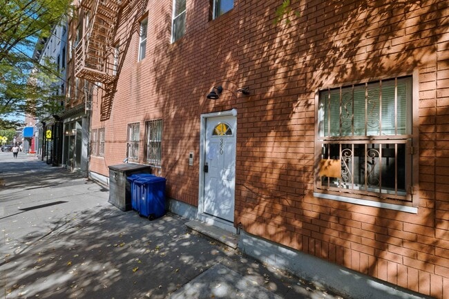 Building Photo - 330 2nd St Unit 3 Rental