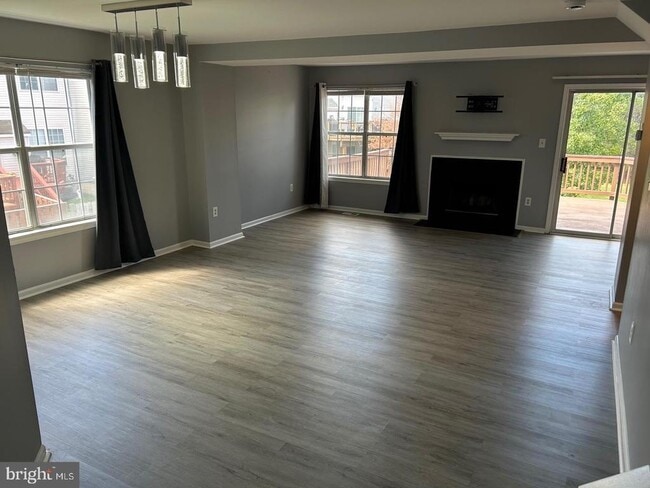 Photo - 44120 Mistletoe Terrace