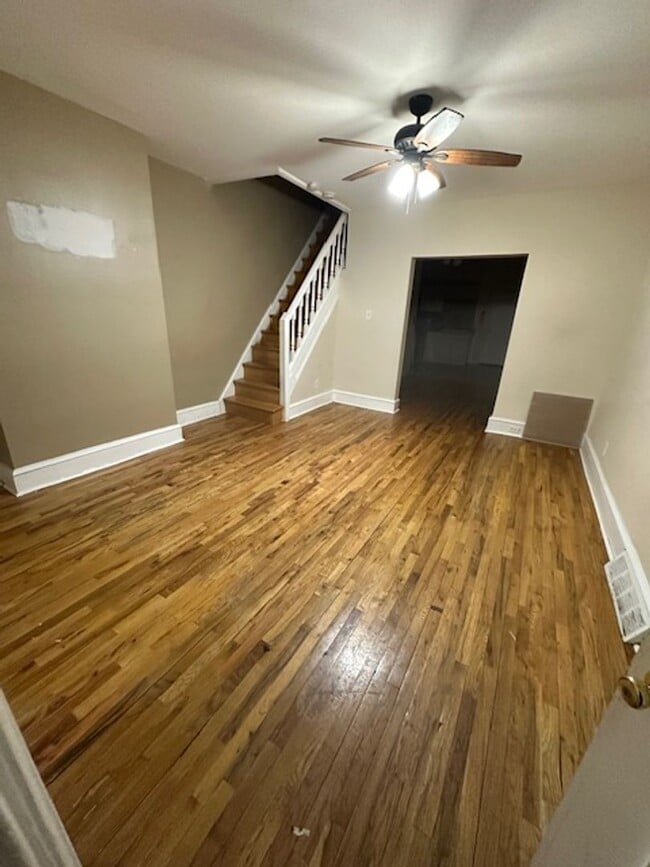 Building Photo - 3 Bedroom 1.5 Bathroom Home