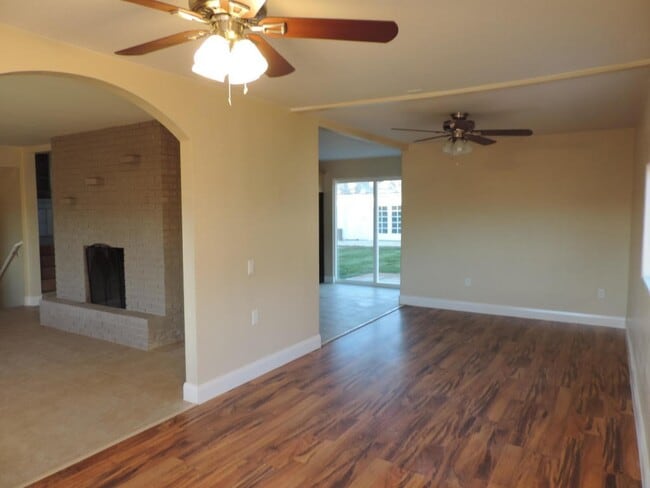 Photo - Dog Friendly - 4 Bedroom with Granite Counter tops.