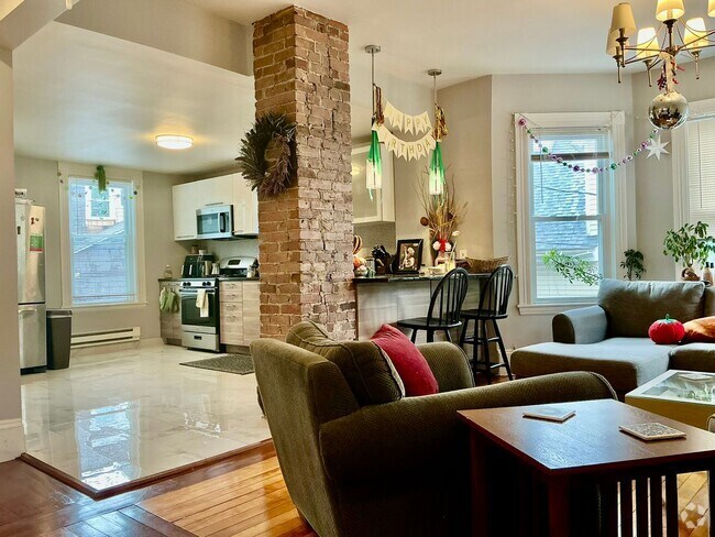Building Photo - HOT BRIGHTON LISTING!!!! Rental