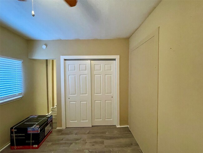 Photo - 1814 Ave M 1/2
