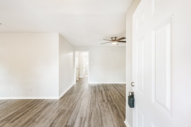 Photo - 2714 Foliage Green Dr