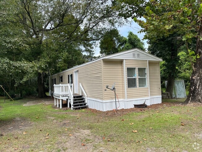 Building Photo - Colony Oaks Homes Unit CH32