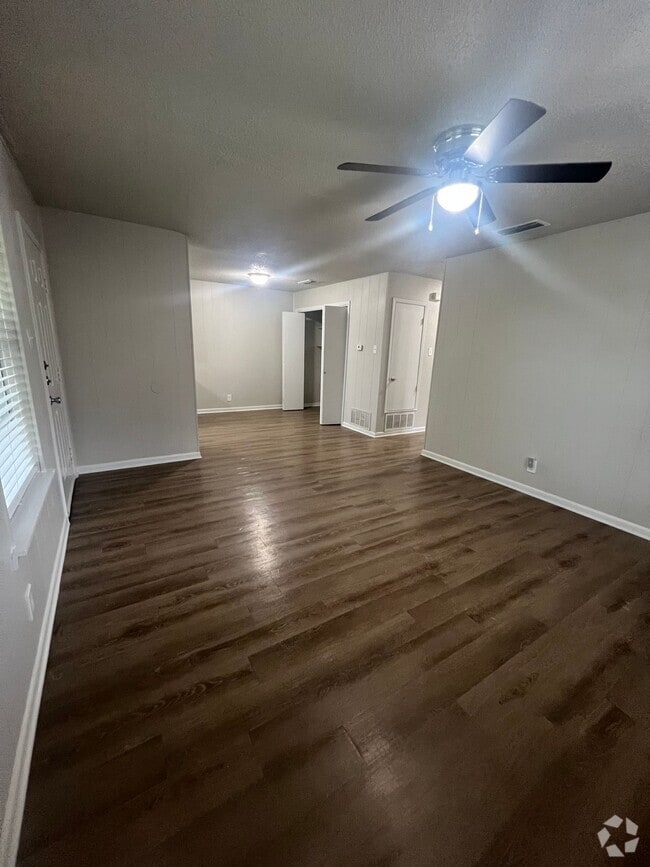 Building Photo - Renovated 2 Bed/1.5 Bath Duplex with Garage Unit 3714 Rental