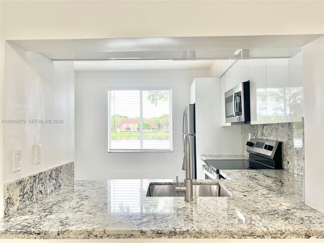 Building Photo - 842 NW 92nd Ave Unit 842