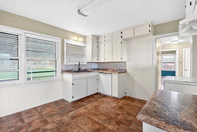 Photo - 1801 S 47th St