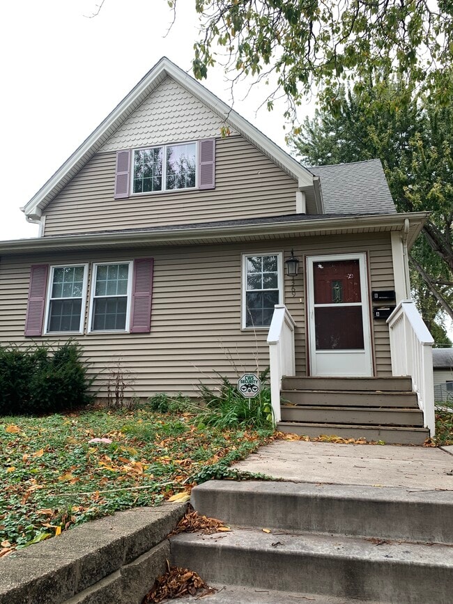 Photo - 1369 Saint Clair Ave Unit Upper