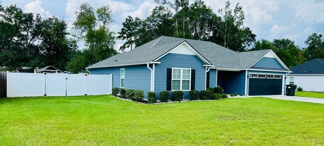 Photo - $500 Move-in Discount! Modern 4-Bedroom Ho...