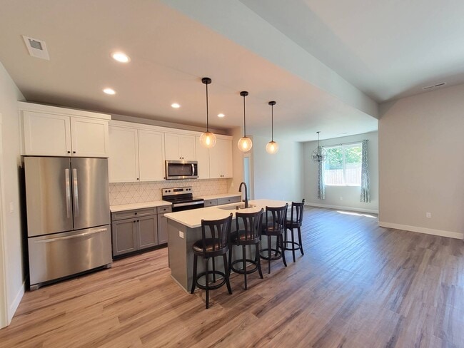1951 W 39th Ave