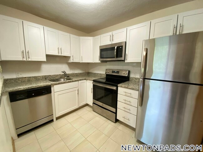 Building Photo - 268 Grove St Rental