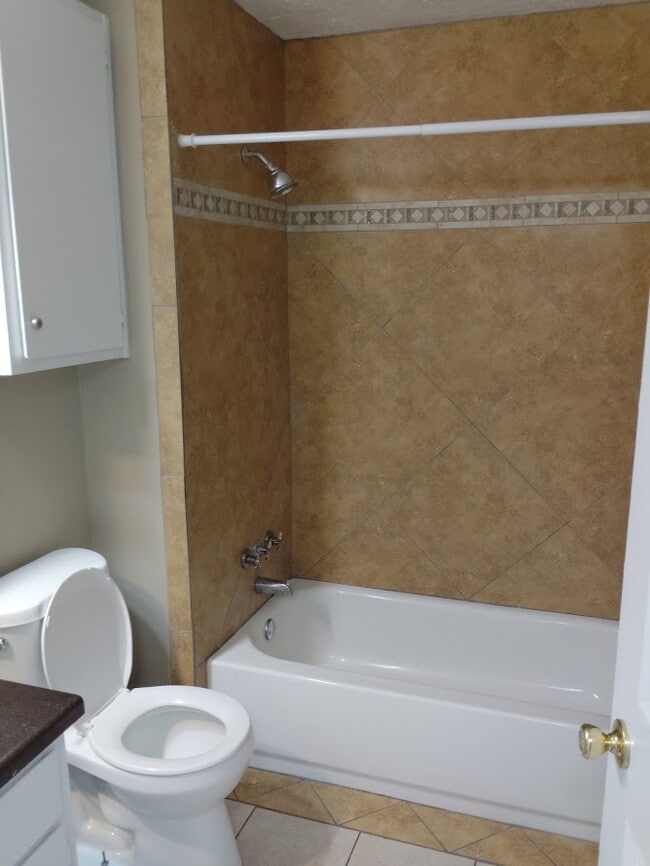 Photo - 928 Chelwood Park Blvd NE Unidad D