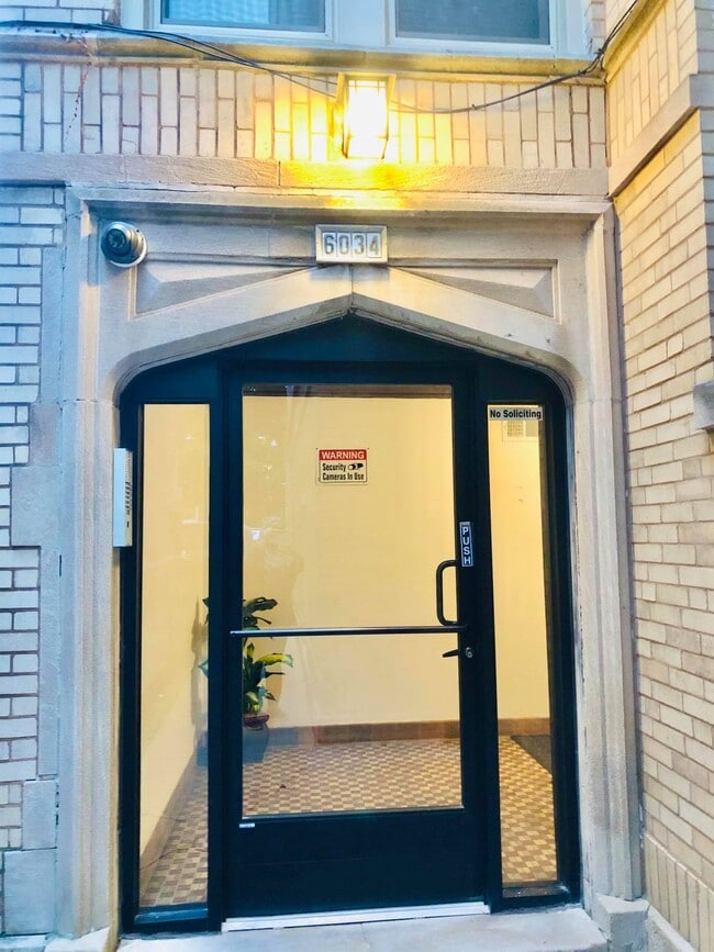 Photo - 6034 N Fairfield Ave Apartments Unit 1F