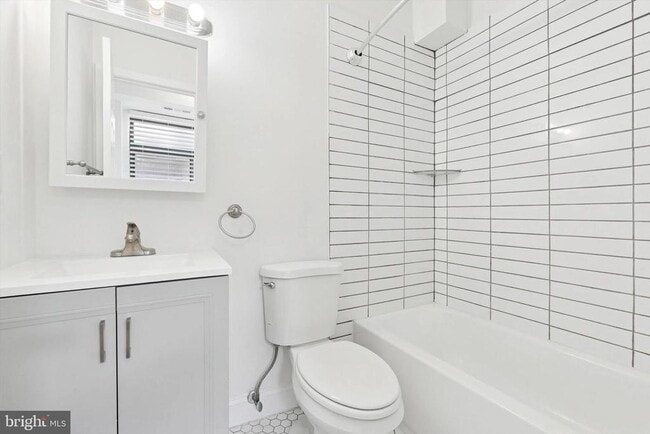 Photo - 319 S 10th St Unidad 232