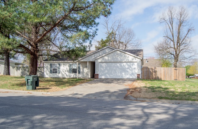 Building Photo - 1791 N Pine Crest Ave Rental