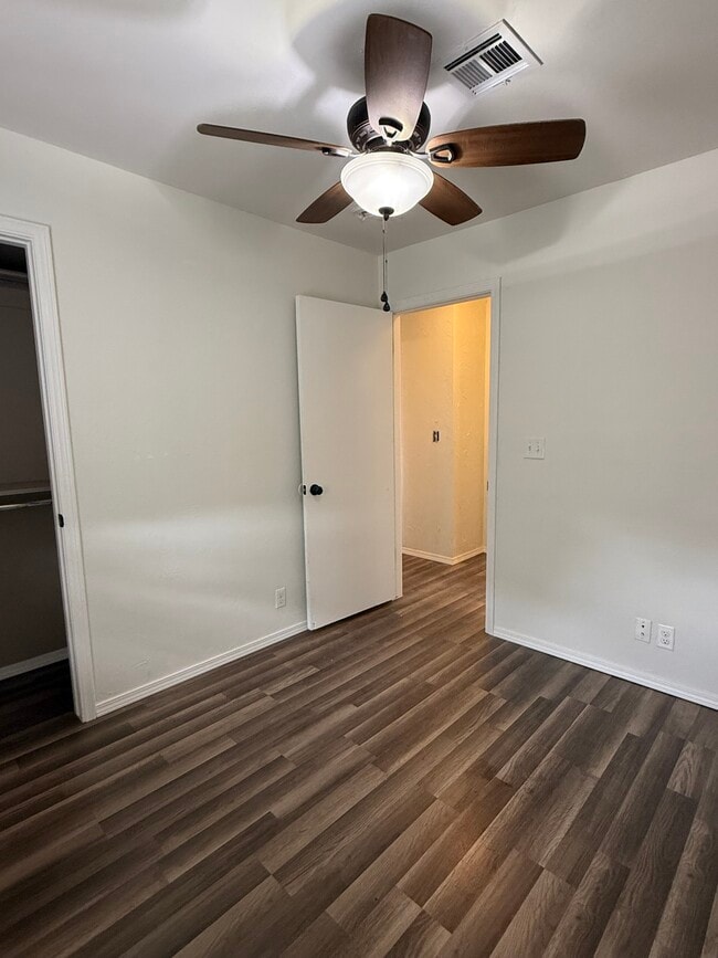 Photo - 613 S Meadow Ln