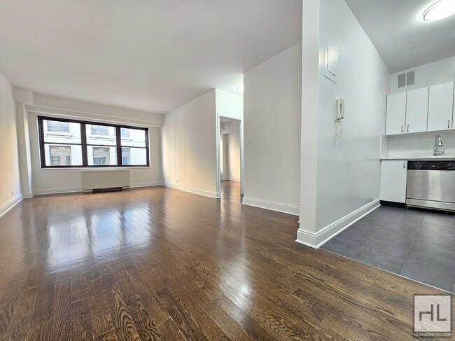 Photo - 5 AVENUE Unit 17E