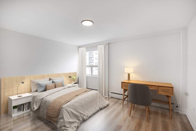 Photo - 250 St Clair Ave. W.