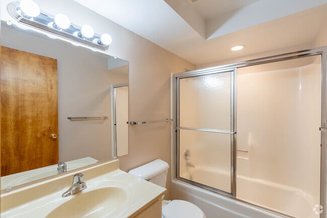 3BR, 2.5BA - 1,550SF - Bathroom