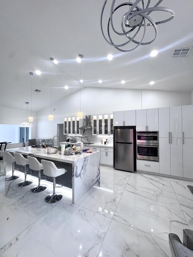 Photo - 14618 Temple Blvd