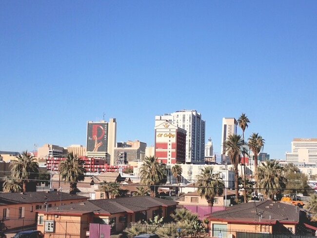 Stewart Arms - Apartments For Rent Las Vegas - Newly Renovated