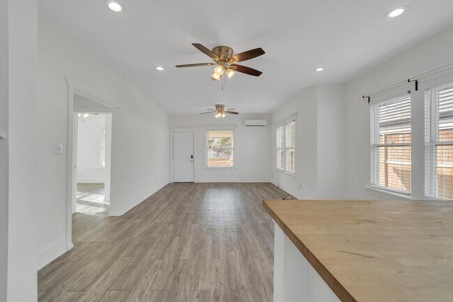 Photo - 1109 Gargan St