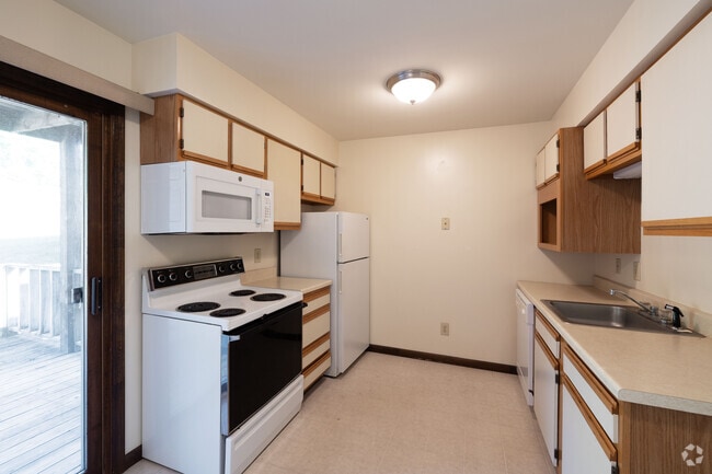 2BR, 1BA - 838SF - Kitchen - Serafini Village