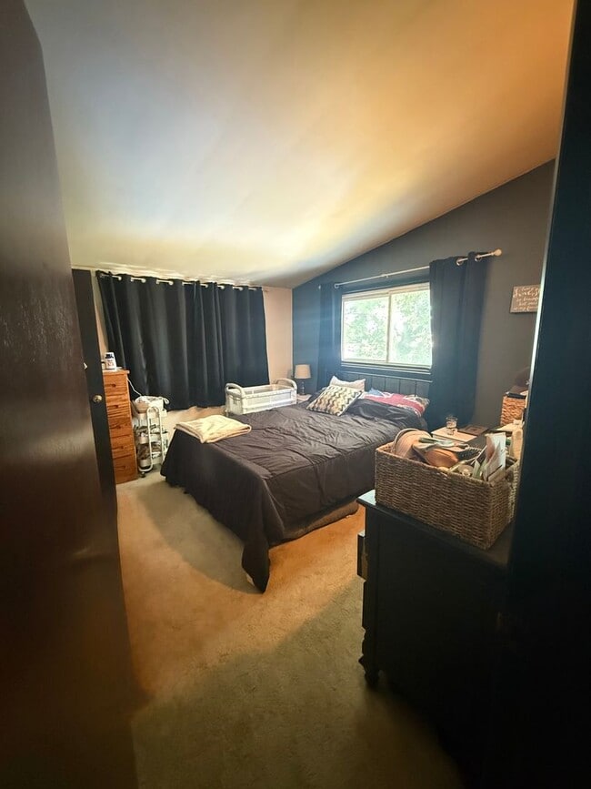 Photo - Three Bedroom / 1.5 Bathroom House AVAILAB...