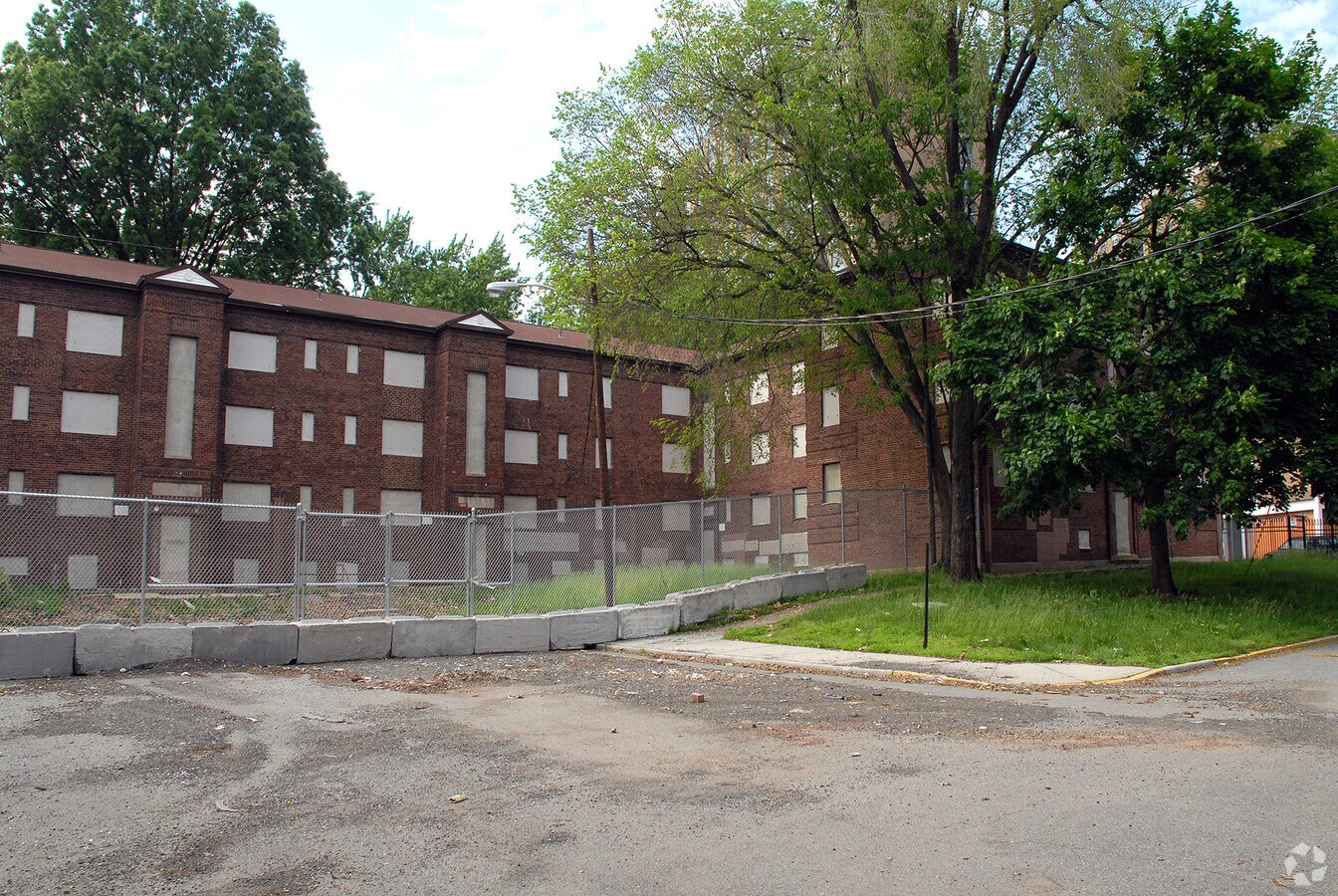 Photo - Seth Boyden Court Apartments