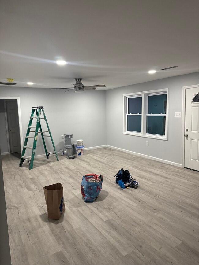 Photo - 638 Cashew St