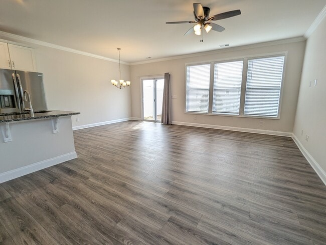 Photo - 2 Planters Pl