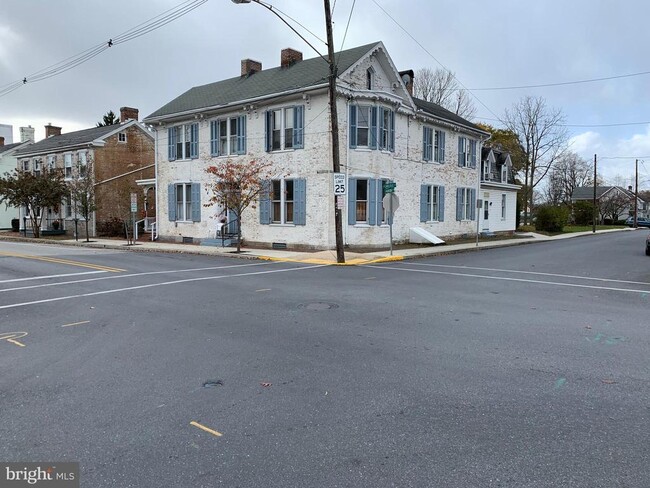 Building Photo - 54 N Carlisle St Rental