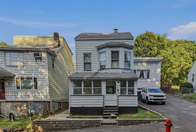 Photo - 137 New St