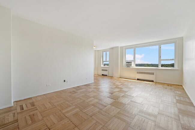 Photo - 5355 Henry Hudson Pkwy W