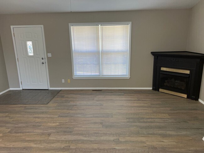 Photo - Republic Schools! 3 Bedrooms! 2 Baths! $1395