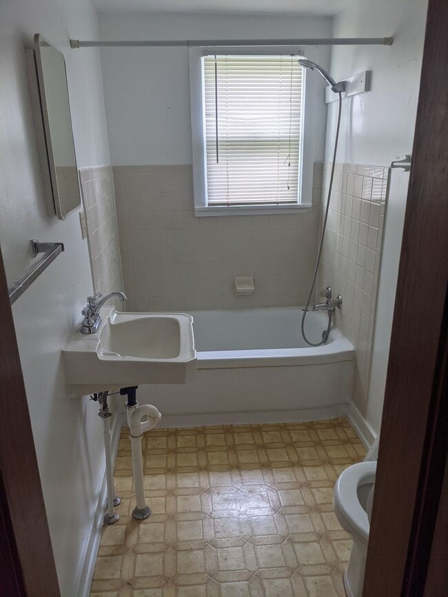 Photo - Cute 1 bedroom house! Located near Ta Ha Zouka Park!  Bonita casa de 1 dormitorio. ¡Ubicada cerca...