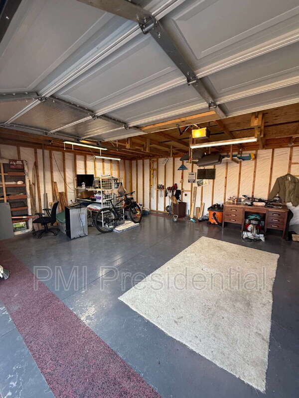 Photo - 1041 Greenview Dr