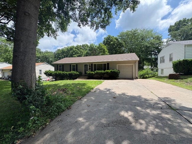 Building Photo - Coming Soon – Spacious 4 Bedroom, 2 Bathroom Home!