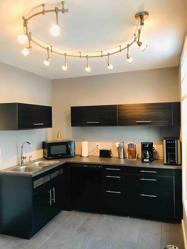Photo - 900 W 22nd St Unit 902
