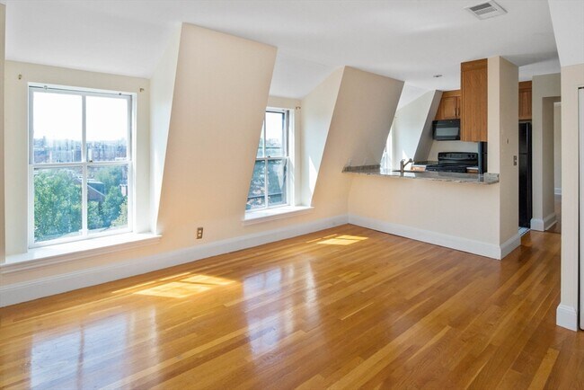 Building Photo - 42 W Newton St Unit A26