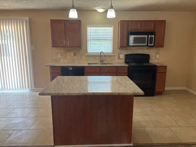 Photo - 474 Sweetbriar Dr